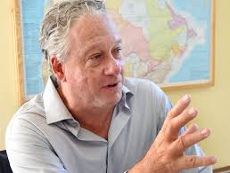 El economista Luis René Fernández Tabío alertó sobre la estrategia de Estados Unidos mediante lo megacuerdos regionales.