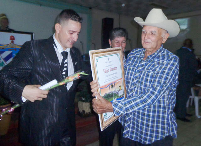 La dirección del Gobierno reconoció el aporte de Tito Navarro, dirigente campesino, al desarrollo socioeconómico del territorio.
