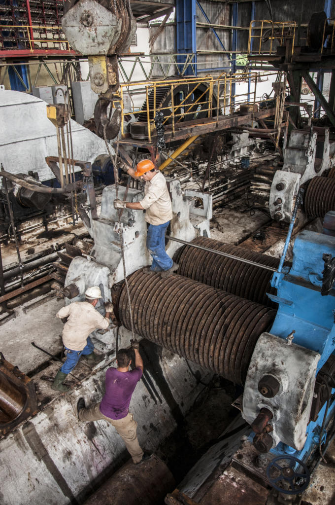 Complejas y grandes inversiones se hacen en el central 5 de Septiembre, previo al inicio de la zafra.