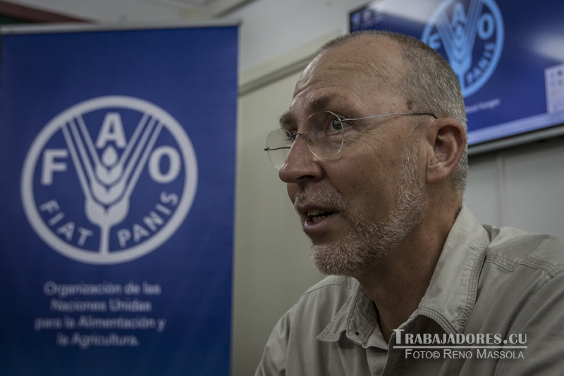 Theodor Friedrich, representante de la FAO en Cuba, promovió un panel sobre el cambio climático.  Foto: Reno Massola
