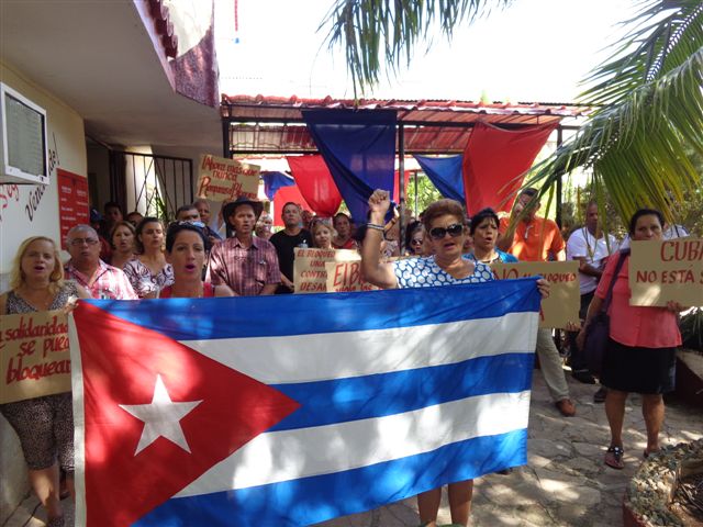 Trabajadores de la industria alimentaria holguinera condenaron el bloqueo. Foto Manuel Valdés