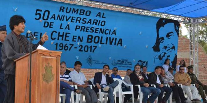 El presidente de Bolivia, Evo Morales, en un acto reciente efectuado en Vallegrande para rendir homenaje al Che, en el que también estuvo presente el titular de Cultura de Cuba, Abel Prieto.