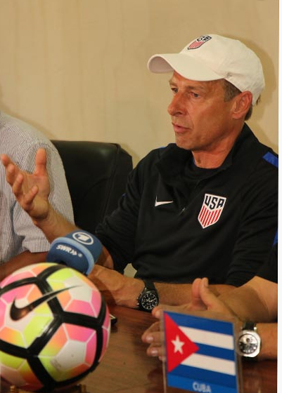 Conferencia de prensa del director técnico de la selección estadounidense, Jürgen Klinsmann. Foto: Armando Hernández