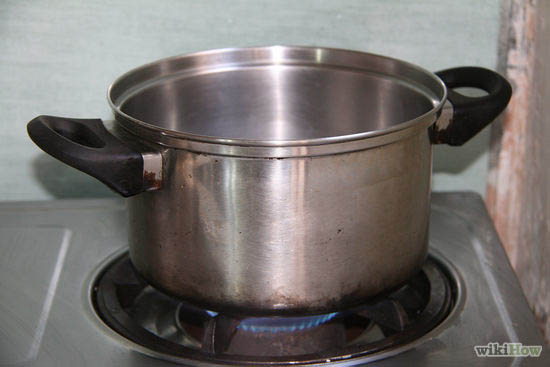 Tratamiento del agua: existen dos opciones básicas para su purificación: hervirla por lo menos un minuto, después pasarla a un recipiente limpio para su reposo, y agregarle gotas de hipoclorito a cada litro de agua; dejar reposar por 30 minutos.