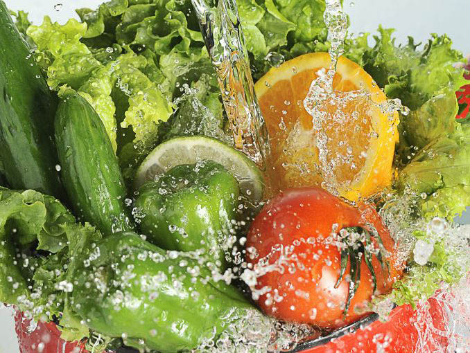 Frutas y vegetales: es necesario que sean frescos y estén en buen estado. Es imprescindible lavarlos antes de consumir.