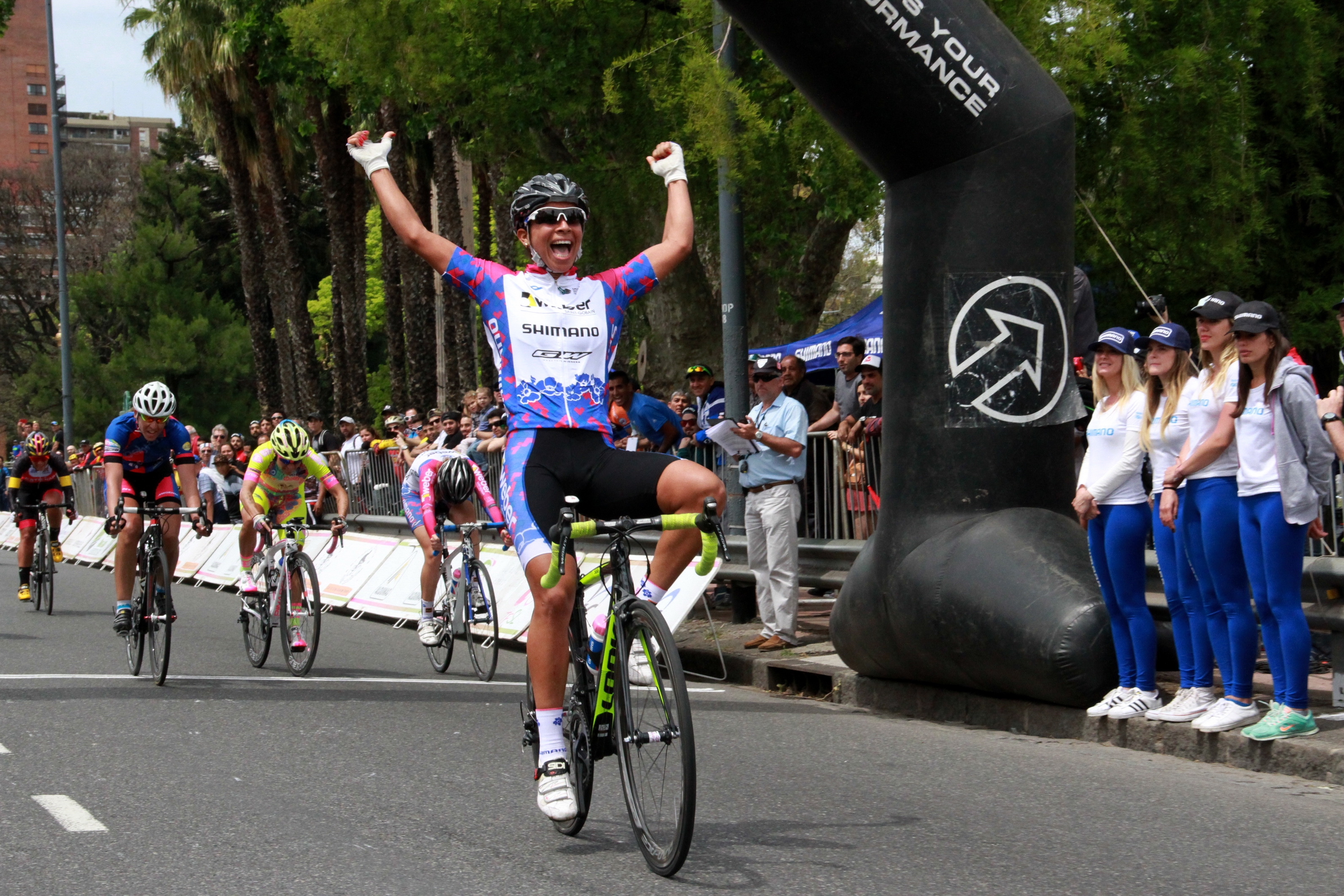 Marlies gana el sprint final de la carrera argentina