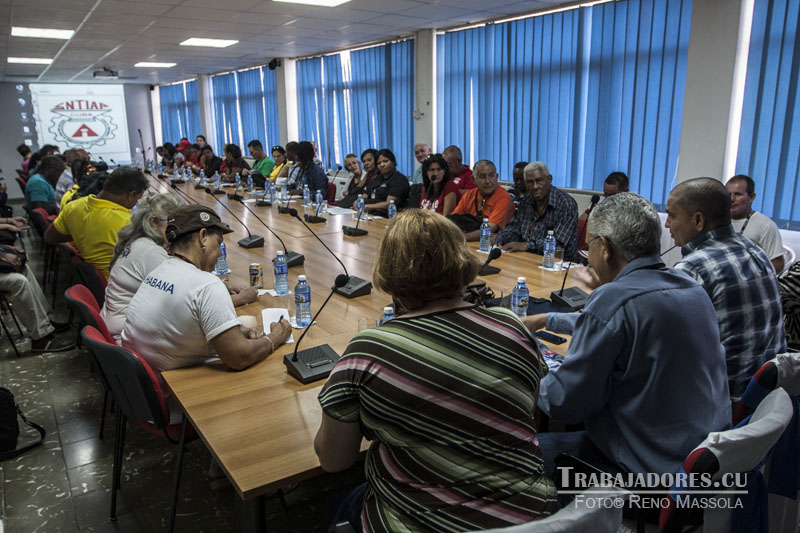 Fructífero intercambio sostuvieron dirigentes del Ministerio de la Industria Alimentaria y la Pesca, y de la División Pesquera con delegados a la Primera Conferencia Nacional del sindicato del ramo.
