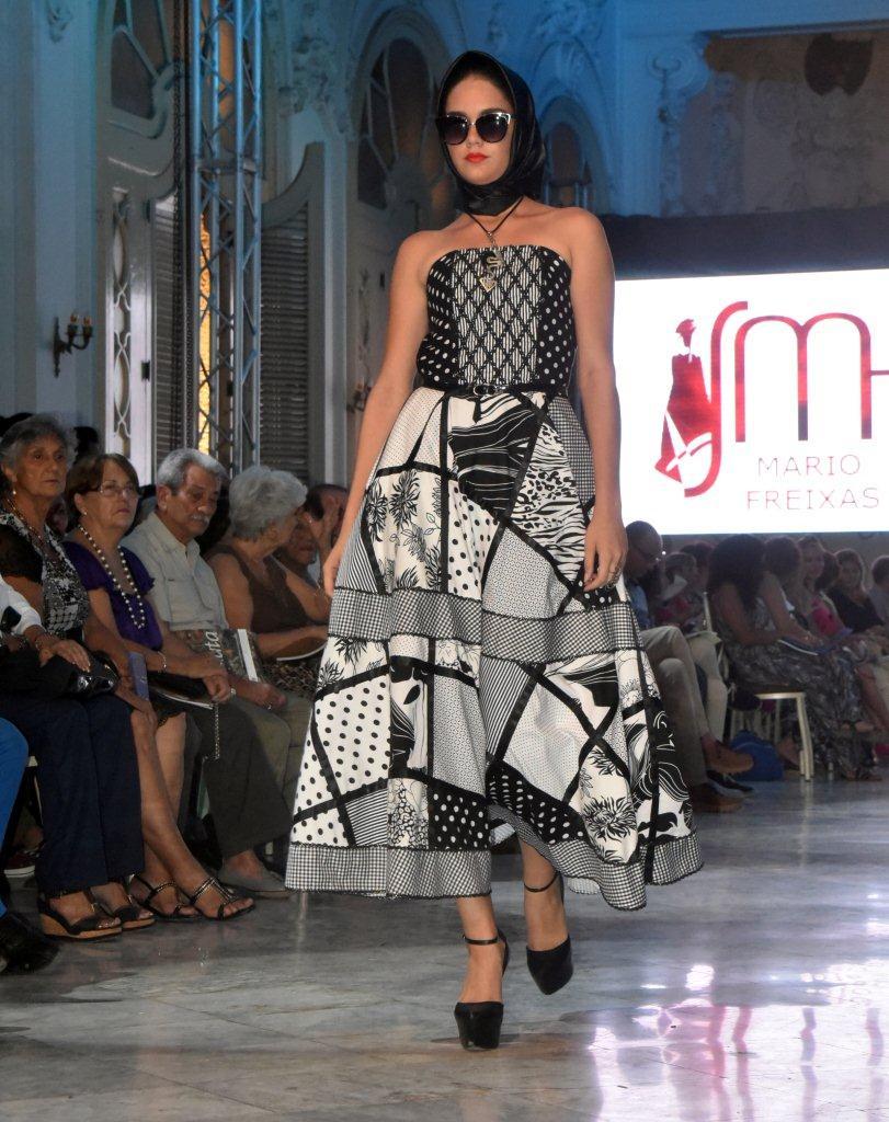 Freixas llevó a la SMH la colección Blanco y negro, sí, elegante combinación de estos dos colores en un amplio abanico de modernos diseños. Foto: Daylenis Rodríguez Moreno