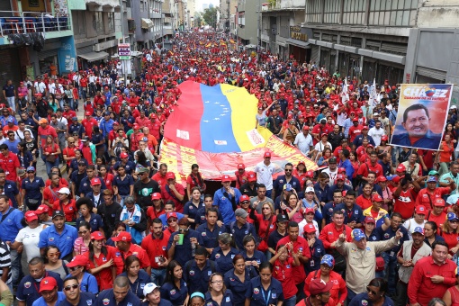 Miles de venezolanos se movilizan en defensa del gobierno legítimo de Nicolás Maduro, elegido en 2013. Foto: Tomada de telesurtv.net