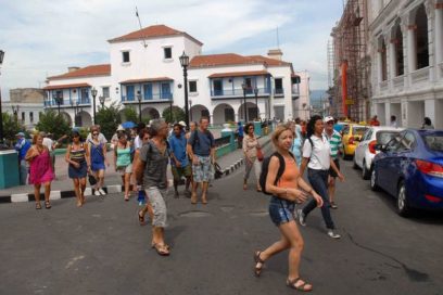 Ingresa Cuba más de mil millones de dólares por turismo extranjero