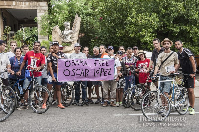 Jóvenes y adultos de la capital reclaman el encarcelamiento de Oscar López Rivera. Foto: Reno Massola