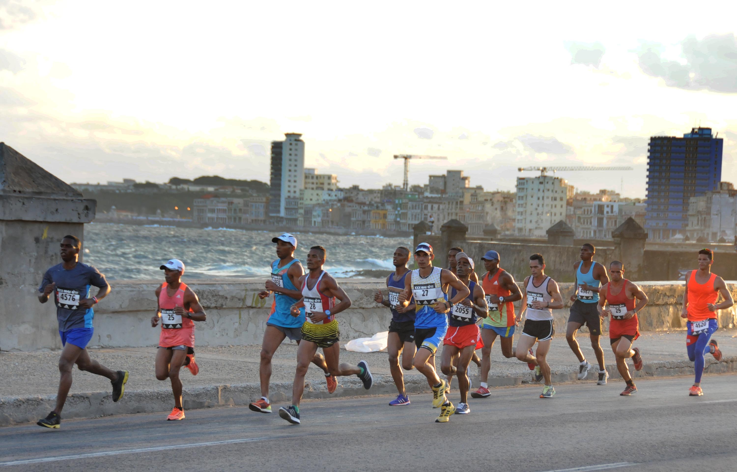 Marabana 2016 volvió a incluir en su recorrido al Malecón Habanero. Foto: Vladímir Molina