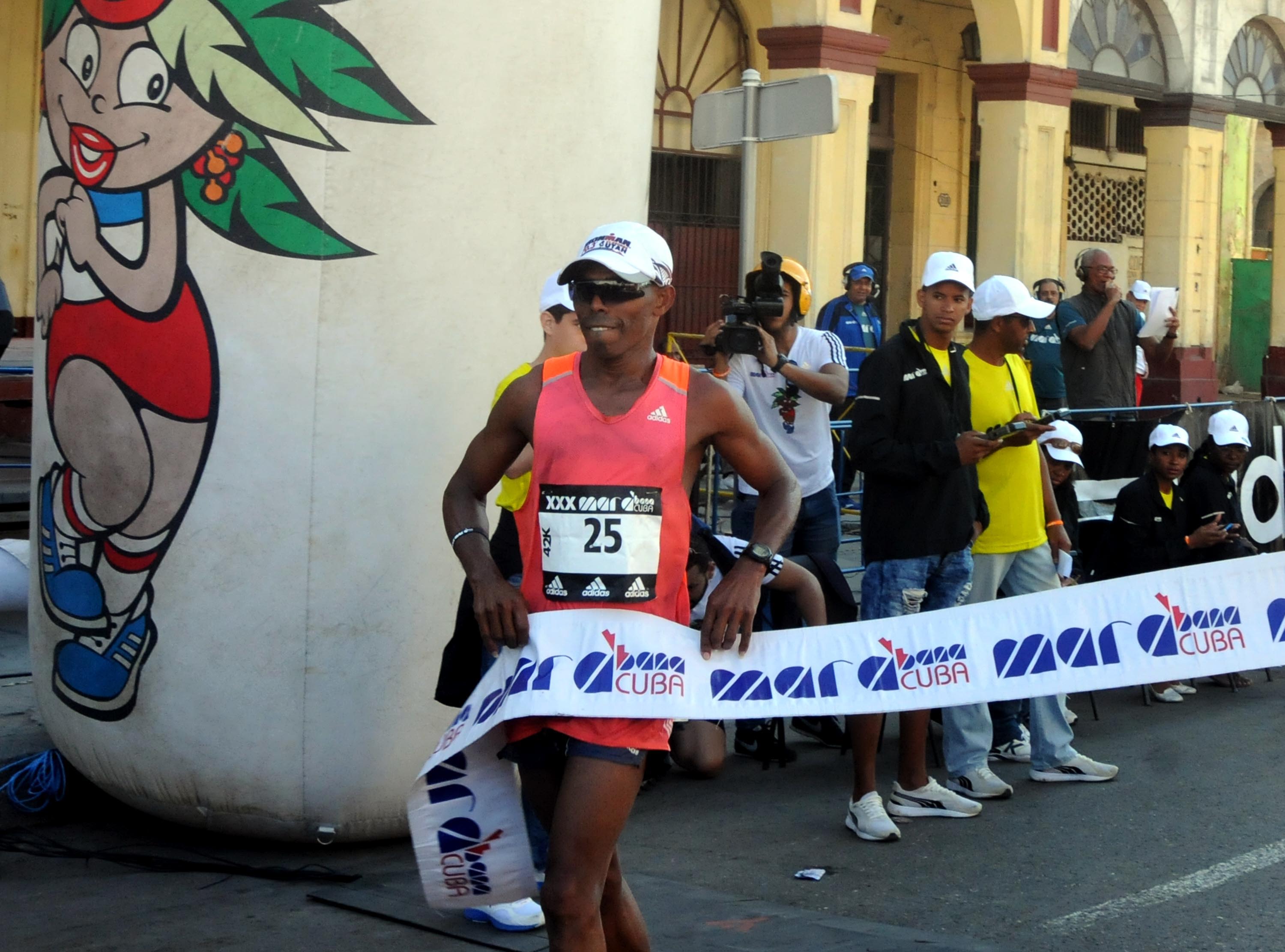 Henry Jaen Ortiz, campeón de la maratón en el Marabana 2016