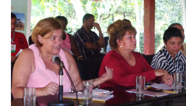 No podemos permitir que una empresa no efectúe la asamblea de representantes”, subrayó Carmen Rosa. Foto: Martínez Alejo