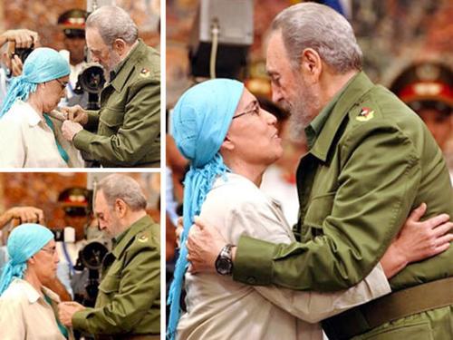 En marzo del 2004, Fidel condecoró con la Orden José Martí a Gladys Marín, quien fuera presidenta del Partido Comunista de Chile. Foto: Tomada de Internet
