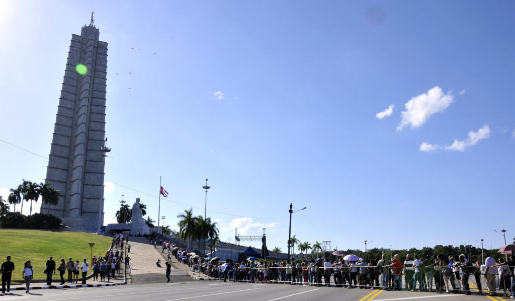 Las filas del honor. Foto: José Raúl Rodríguez Robleda.