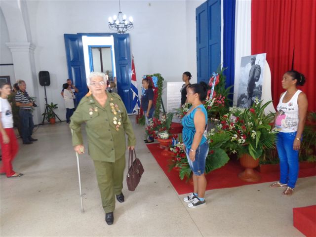 La combatiente Justa Riverón volvió a La Periquera a rendirle homenaje a Fidel. Foto: Manuel Valdés