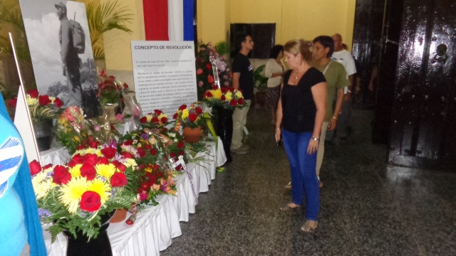 Momento en el que Isdalis Rodríguez, secretaria de la CTC, rinde tributo a Fidel. Foto: Noryis