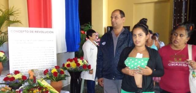 “Estoy recién operada, pero tenía que venir”, Carmen Inés Rivero. Foto: Noryis