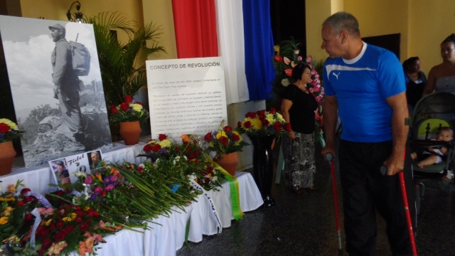 Muchos matanceros obviaron sus discapacidades y acudieron al último adiós. Foto: Noryis