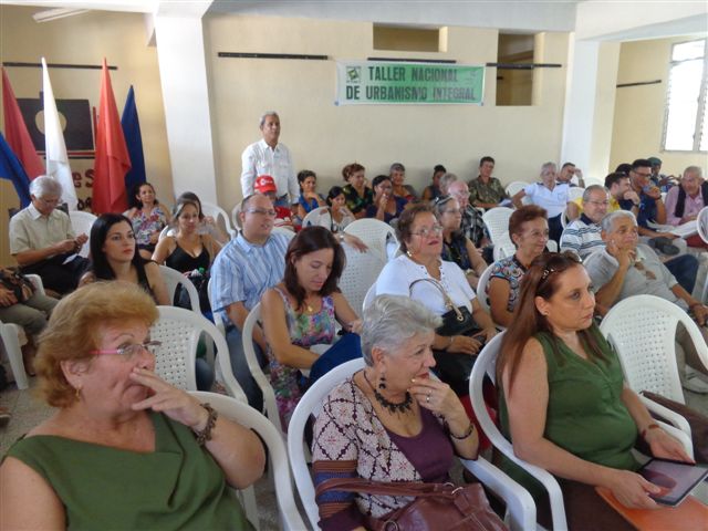 Los participantes debatieron ampliamente sobre la importancia de la preservación de los valores patrimoniales de las grandes ciudades. Foto: Manuel Valdés