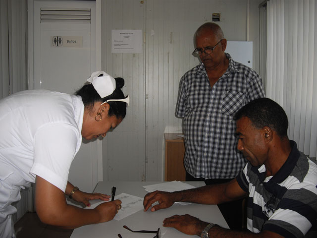 En las comunidades los trabajadores y el pueblo hacen el compromiso solemne de darle continuidad al concepto Revolución definido por Fidel Castro Ruz. Foto: José Luis Martínez Alejo