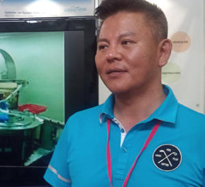 El presidente, Ki Se Lee, de ArCo 33, empresa sudcoreana que producirá jeringuillas desechables, producto que hasta el momento se importaba mayormente de China. Foto: René Pérez Massola