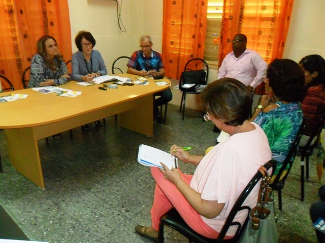 Ofrecieron la conferencia de prensa, de izquierda a derecha en la mesa, las doctoras Jacqueline Sánchez y María Isela Lantero, y Efraín Sabá. Foto: Francisco Rodríguez Cruz