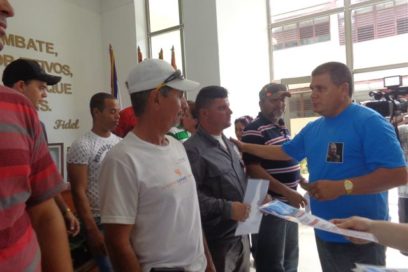 Reconocen a eléctricos villaclareños que trabajaron en el oriente cubano