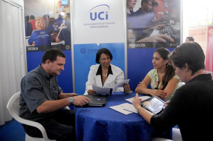 Miriam Nicado (center) noted that Fihav gives participant the opportunity to directly exchange with Cuban and foreign entities. Photo: Ismael Batista