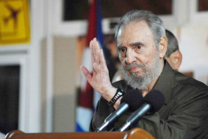 Ala Décima dedica poemario a Fidel