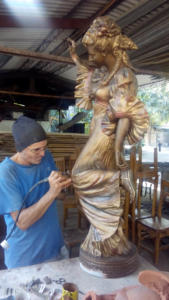 Entre las tareas que acomete Fidias por el aniversario 150 de la fundación de Pinar del Río se encuentra la realización de piezas artísticas para diferentes centros recreativos, de servicios y de carácter social. Foto: Jorge Rivas