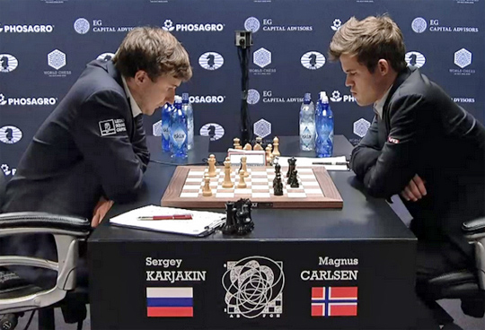 Carlsen y Karjakin van empatados a 3,5 puntos tras siete armisticios.