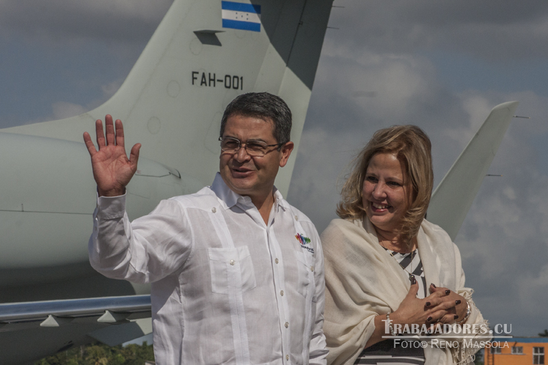 El presidente de la República de Honduras, Juan Orlando Hernández Alvarado fue recibido por Ana Teresa Fraga, viceministra de Relaciones Exteriores de Cuba.