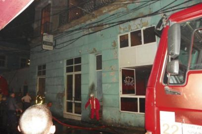 Gran incendio consume comercios de la popular calle Enramadas de Santiago de Cuba