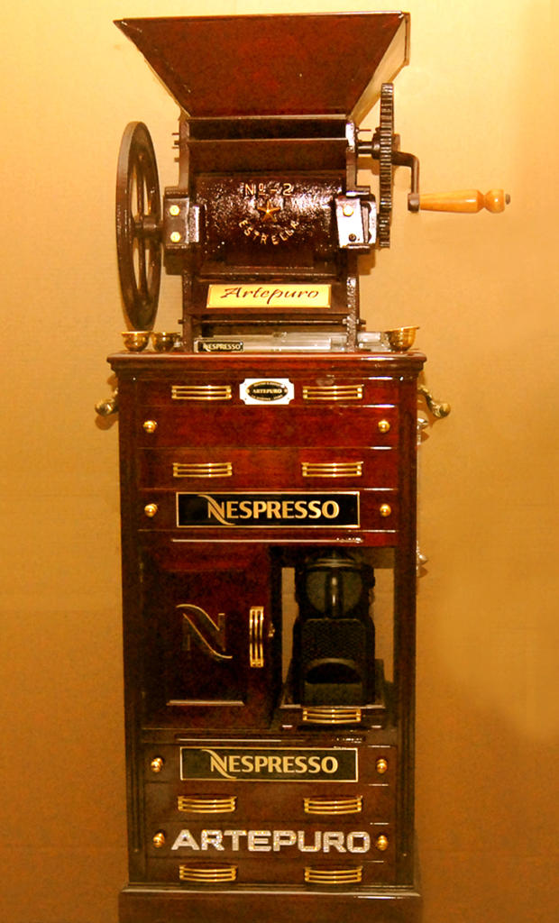Humidor recreado en un molinillo de café de la segunda mitad del Siglo XIX.