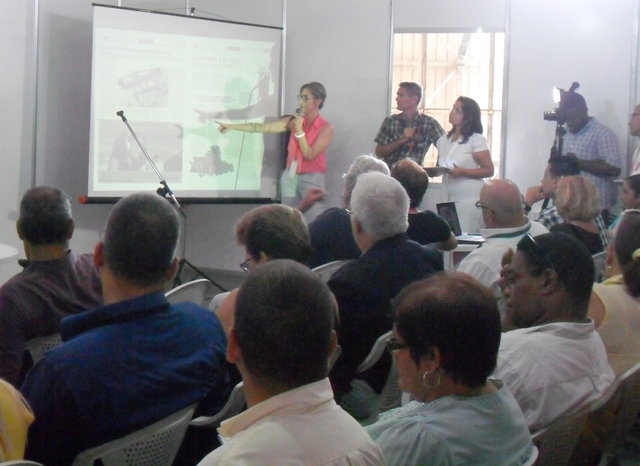 Clientes de Opciones, periodistas y realizadores asistieron a la presentación del nuevo diseño del Semanario. Foto: Miguel Ángel Plasencia