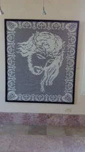 El Gran Premio correspondió a Jeiser Medrano Abreu por su obra titulada Pixeles de Cristo —tejido en crochet— .