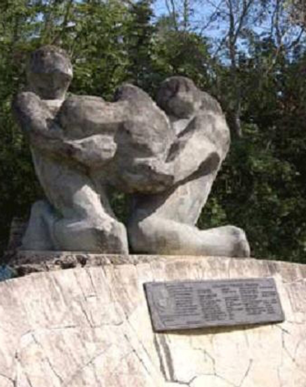 Monumento erigido en Holguín en honor a los caídos en las Pascuas Sangrientas.