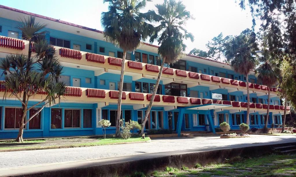 El actual hotel Los Pinos, una de las mayores obras educacionales construidas bajo la dirección de Marcos Pérez.