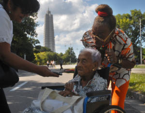 Emilia Georgina Alfonso, de 110 años, y su hija Gladys González Alfonso. | foto: Agustín Borrego 