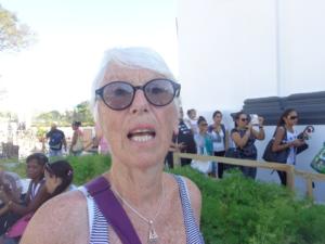 Desde diferentes naciones arriban a Santiago de Cuba personas que desean rendirle tributo al Comandante en Jefe; Dayana llegó desde Australia. Foto: Betty Beatón