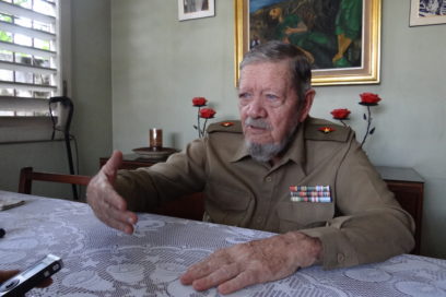 Junto a un sagaz guerrillero