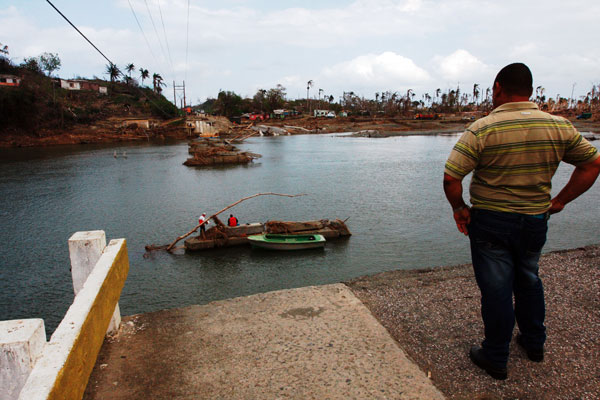 Así dejó Matthew el puente sobre el río Toa. Foto: René Pérez Massola