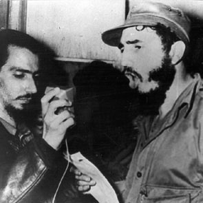 Fidel Castro convoca al pueblo a la huelga general revolucionaria.