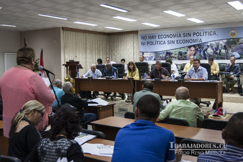 Los delegados de la comisión no. 2 debatieron sus preocupaciones por la eficiencia y el aumento de la producción.