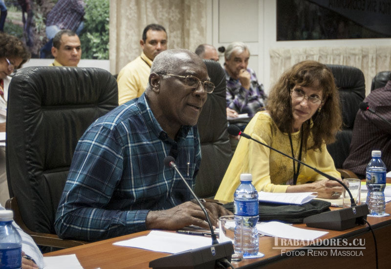 Salvador Valdés instó a los agropecuarios a producir más y a ahorrar recursos.