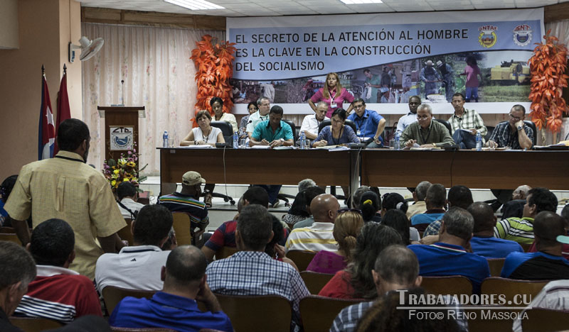 La Primera Conferencia Nacional del Sindicato Nacional de Trabajadores de Agropecuarios, Forestales y Tabacaleros, que sesionó en el salón Alfredo López de la Central de Trabajadores de Cuba.