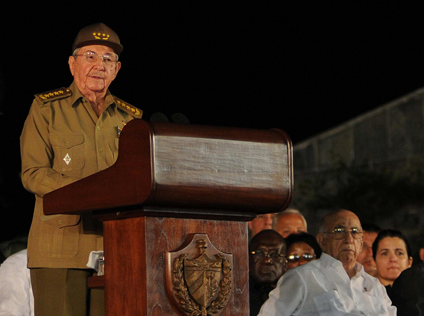 El General de Ejército Raúl Castro Ruz, Presidente de los Consejos de Estado y de Ministros, durante su intervención en el acto político por la desaparición física del Comandante en Jefe Fidel Castro, en la Plaza de la Revolución Antonio Maceo, en Santiago de Cuba, el 3 de diciembre de 2016. ACN FOTO/Omara GARCÍA MEDEROS/app