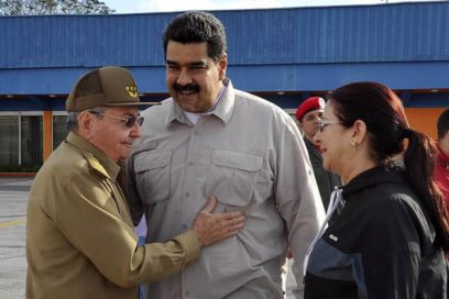 Raúl bids farewell to President Maduro